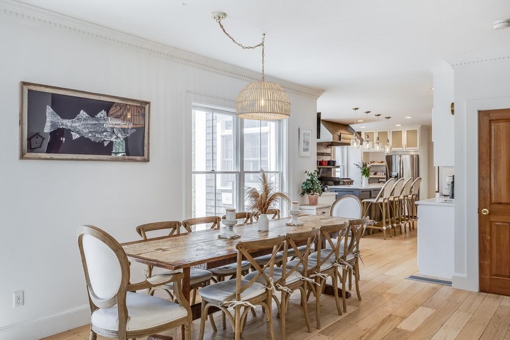 Dining room, Interior, Kitchen, Pendant Lights, Recessed Lighting, Wood Texture Flooring