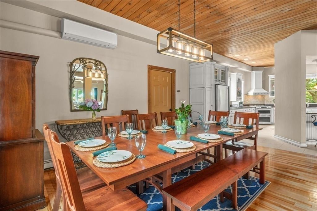 Dining room, Interior, Kitchen, Pendant Lights, Recessed Lighting, Wooden Ceilings, Wood Texture Flooring