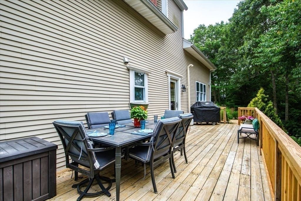 Exterior, Wood Texture Flooring