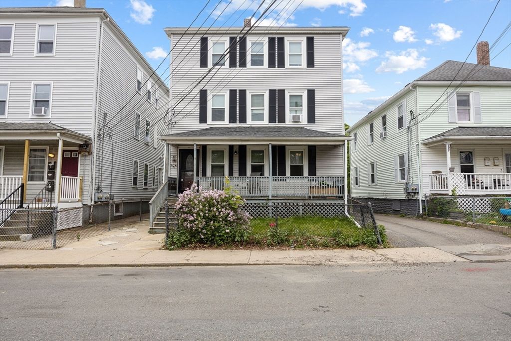 Exterior, Facade, Queen Anne Victorian