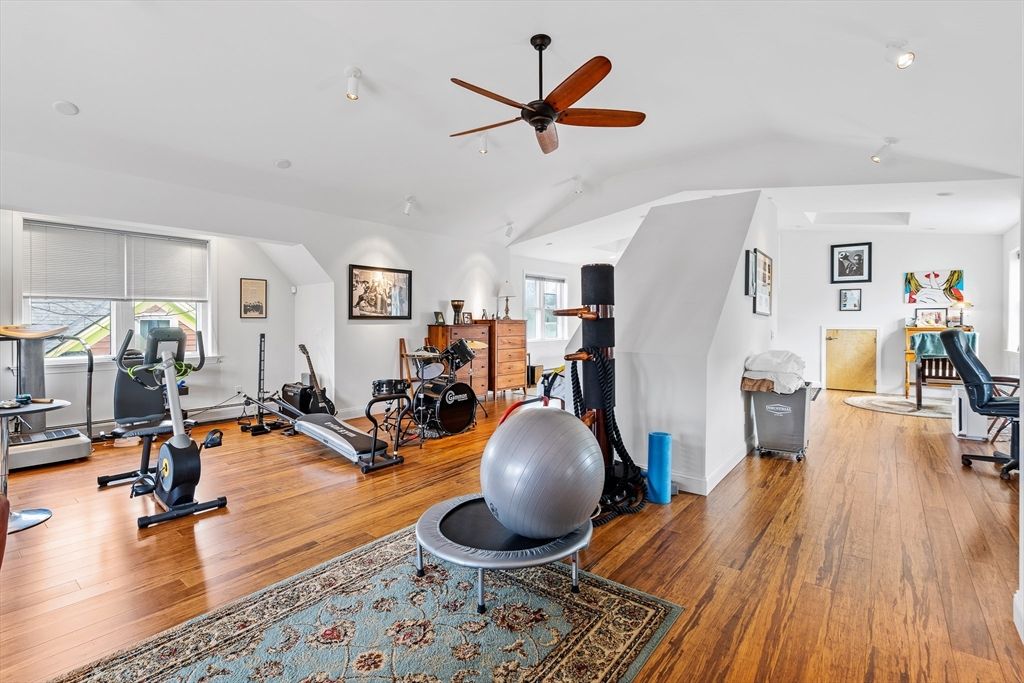Fitness Equipment, Interior, Recessed Lighting, Wood Texture Flooring
