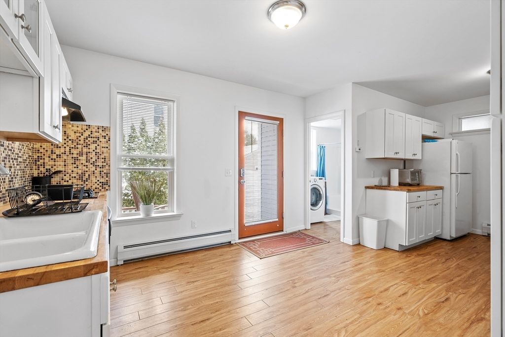 Interior, Kitchen, Washer, Wood Texture Flooring