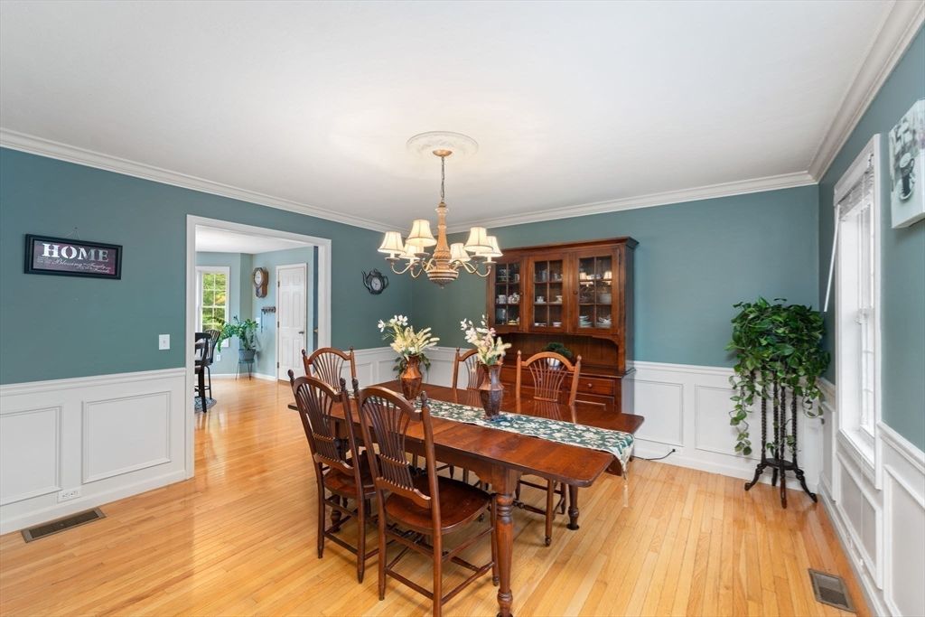 Chandelier, Dining room, Interior, Wood Texture Flooring