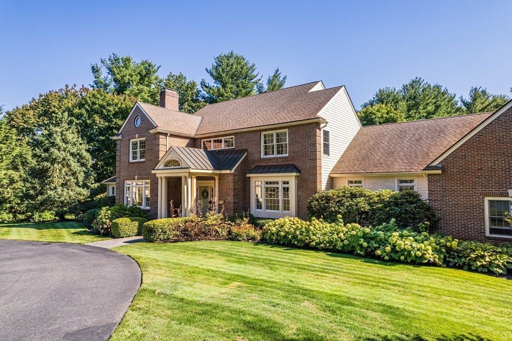 Backyard, Exterior, Facade, Brick Facade, Brick Traditional