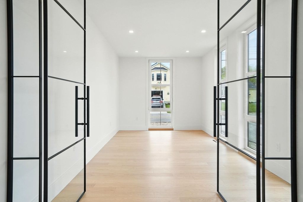 Interior, Recessed Lighting, Wood Texture Flooring