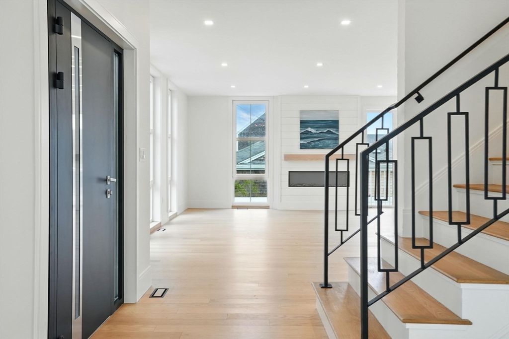 Interior, Recessed Lighting, Wood Texture Flooring