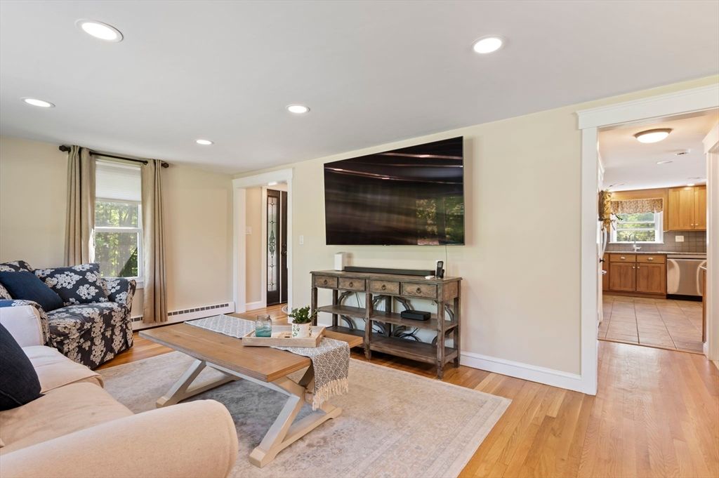 Interior, Kitchen, Living room, Recessed Lighting, Wood Texture Flooring