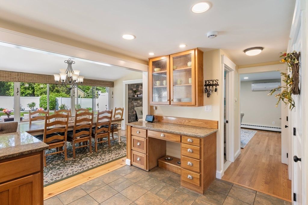 Chandelier, Dining room, Interior, Recessed Lighting, Wood Texture Flooring