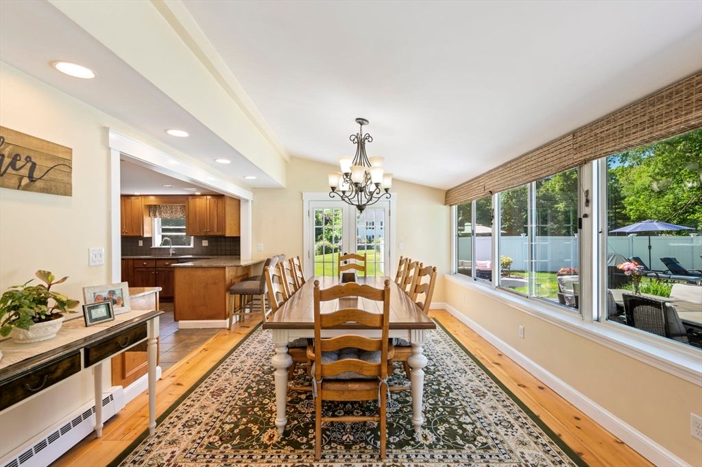 Chandelier, Dining room, Interior, Kitchen, Recessed Lighting, Wood Texture Flooring