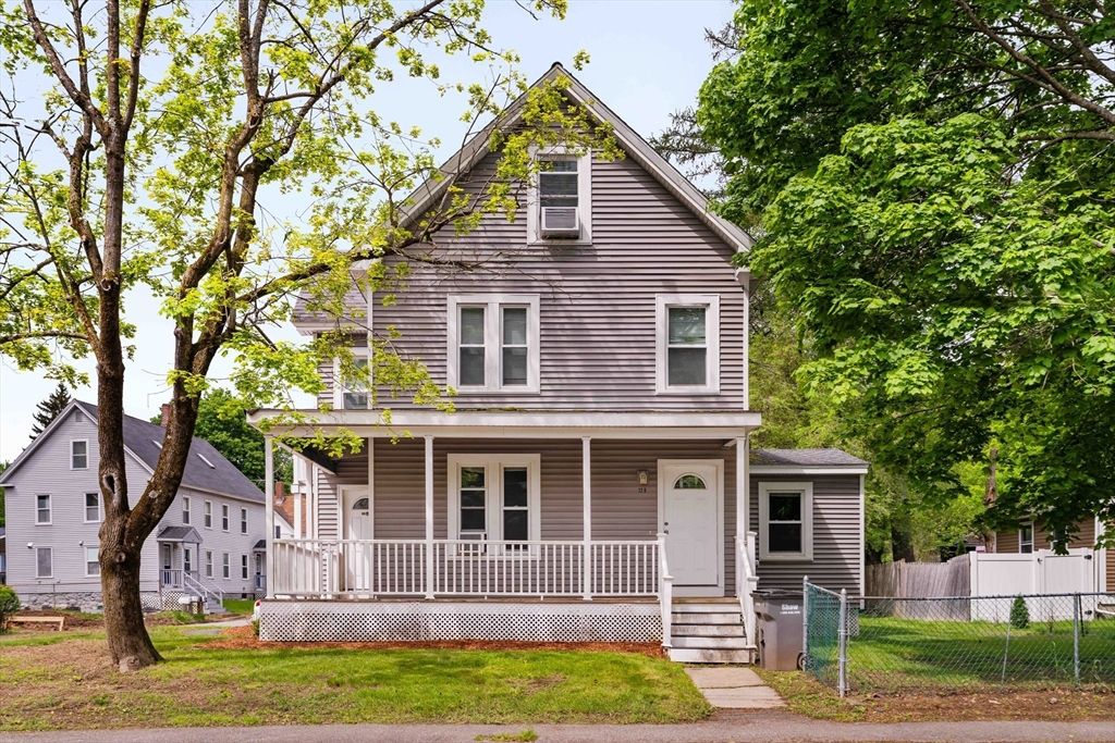Exterior, Facade, Queen Anne Victorian