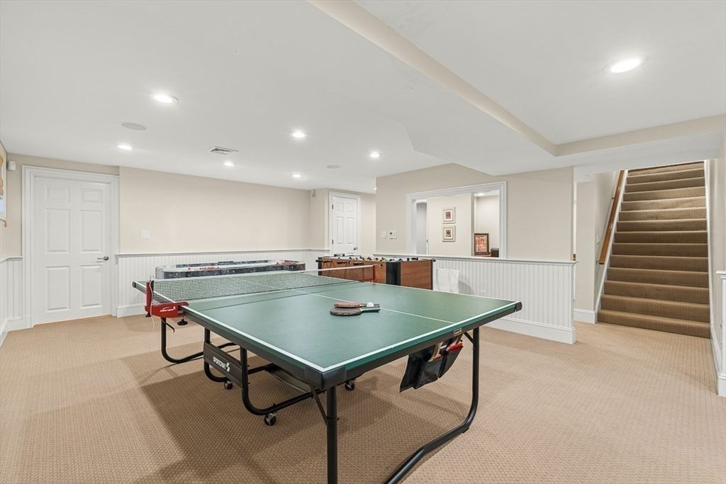 Game Room, Interior, Recessed Lighting