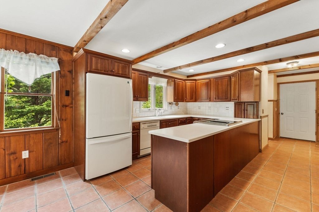 Interior, Kitchen, Recessed Lighting, Wooden Beams