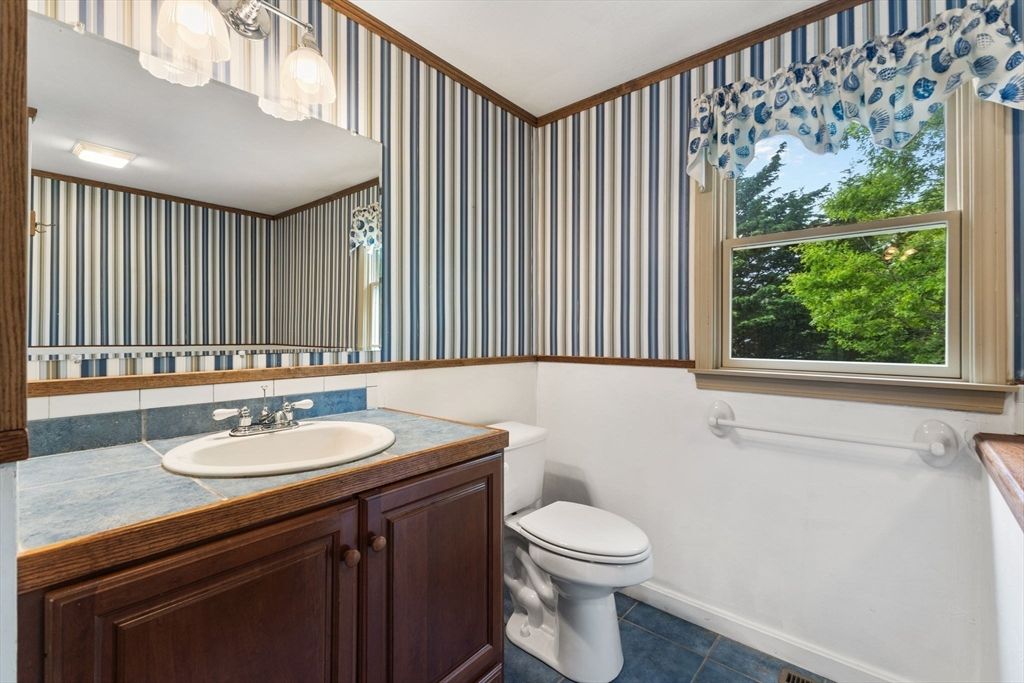 Bathroom, Interior, Tile Countertops