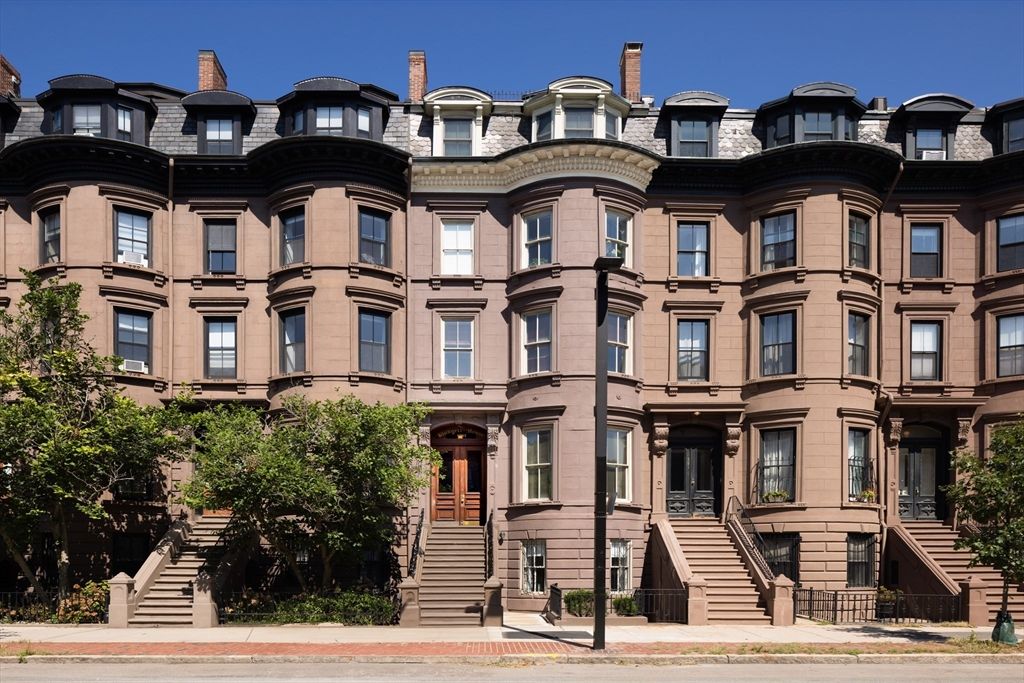 Exterior, Facade, Brownstone