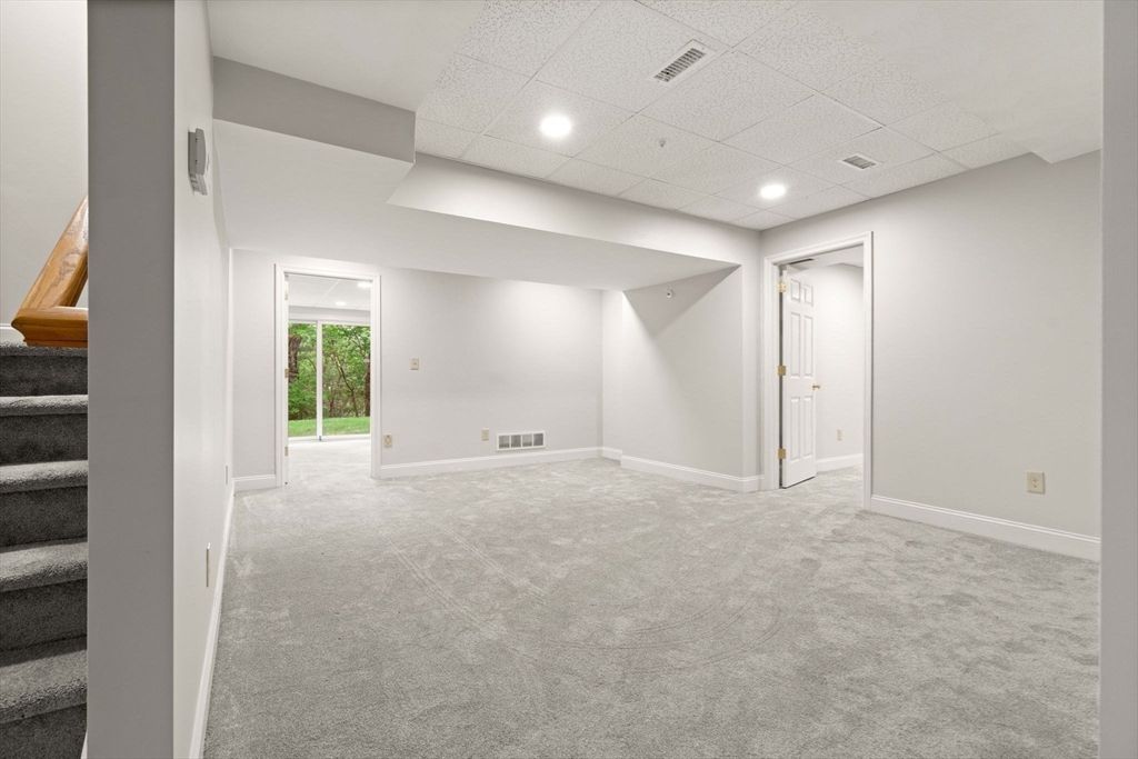 Empty room, Interior, Recessed Lighting