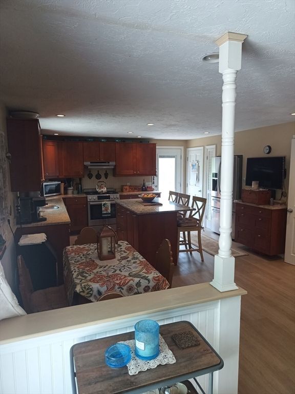 Dining room, Interior, Kitchen, Living room, Recessed Lighting, Wood Texture Flooring