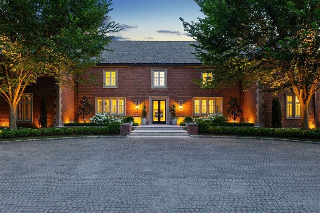 Exterior, Facade, Brick Facade, Georgian