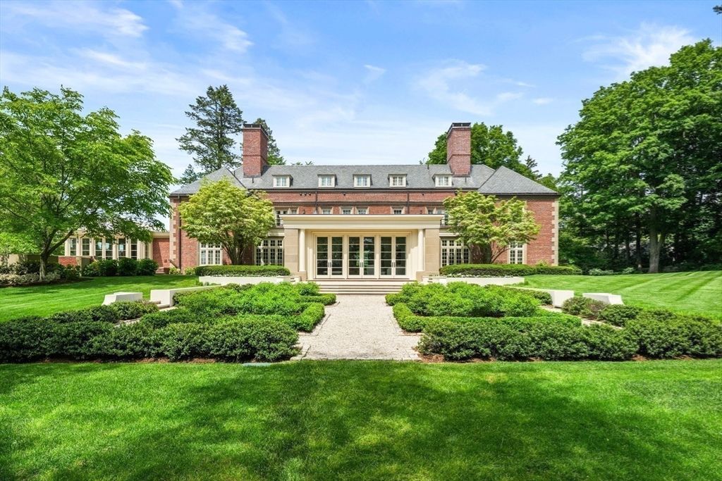 Backyard, Exterior, Facade, Brick Facade, French Provincial