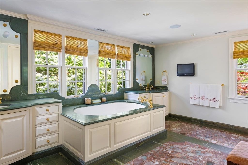 Bathroom, Interior, Recessed Lighting