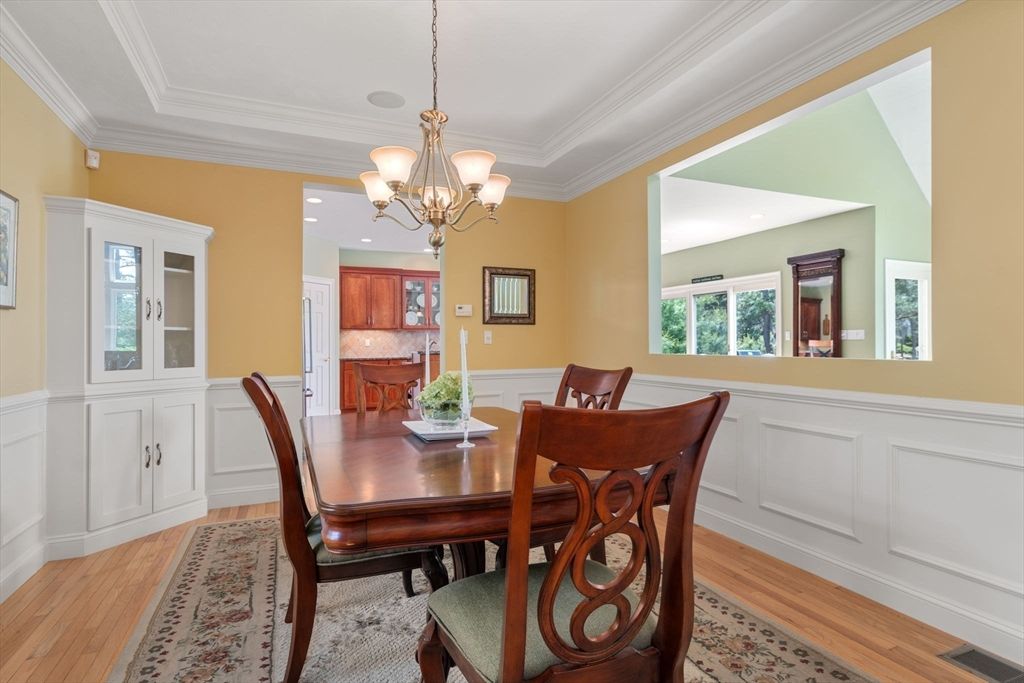 Chandelier, Dining room, Interior, Recessed Lighting, Wood Texture Flooring