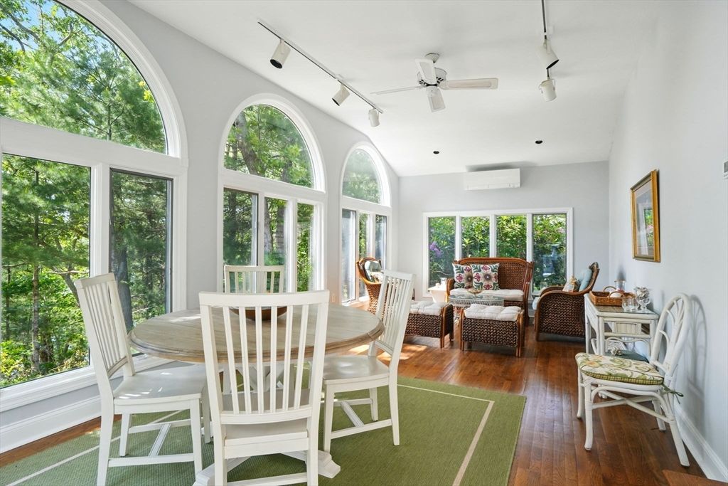 Dining room, Interior, Sun Room, Wood Texture Flooring