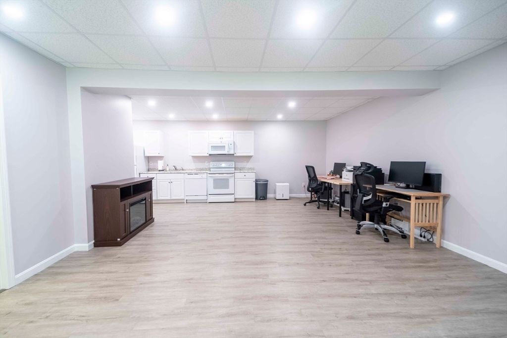 Home Office, Interior, Kitchen, Recessed Lighting, Wood Texture Flooring