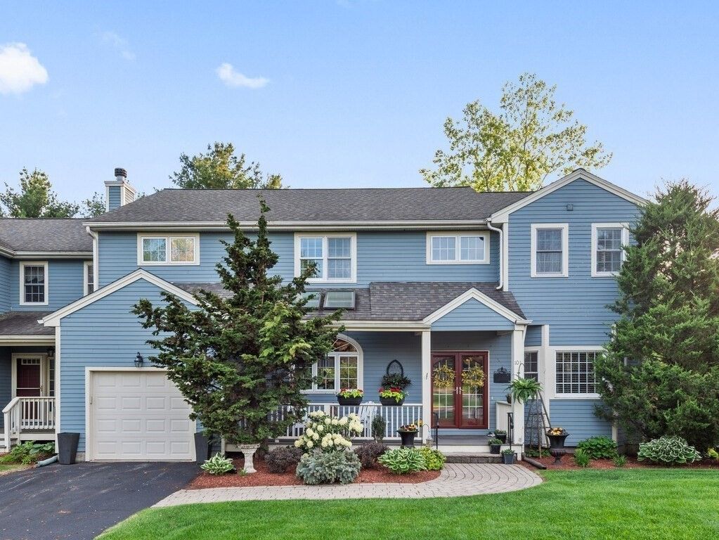 Attached, Exterior, Facade, Farmhouse