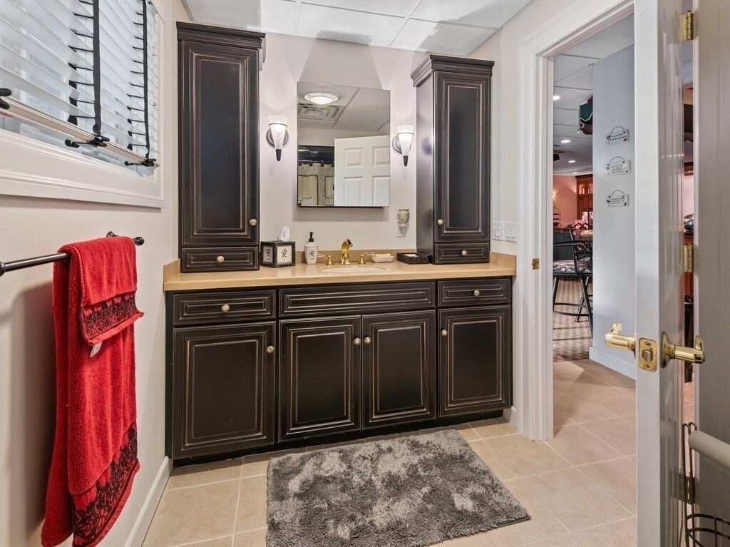 Bathroom, Interior, Recessed Lighting