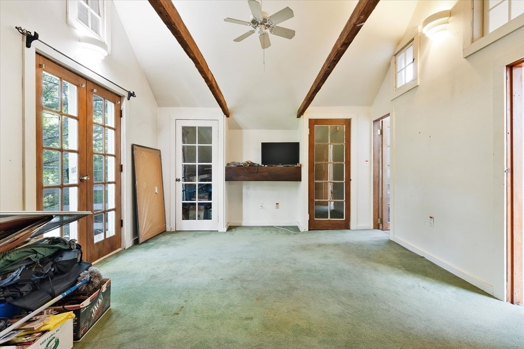 Empty room, Interior, Wooden Beams