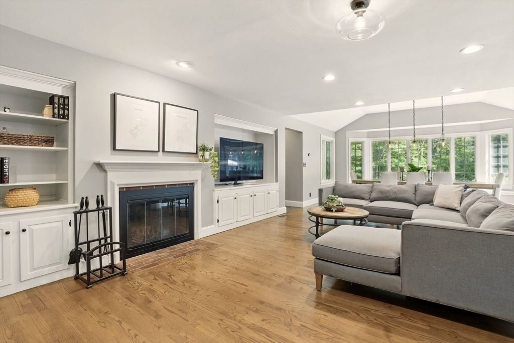 Fireplace, Interior, Living room, Pendant Lights, Recessed Lighting, Wood Texture Flooring