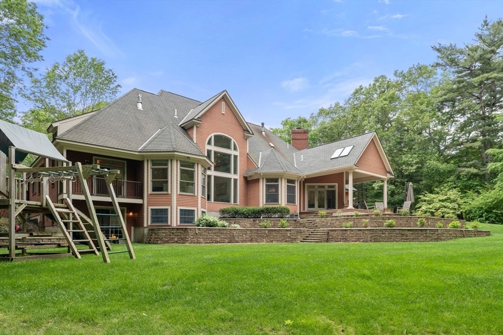 Backyard, Exterior, Facade, Queen Anne Victorian