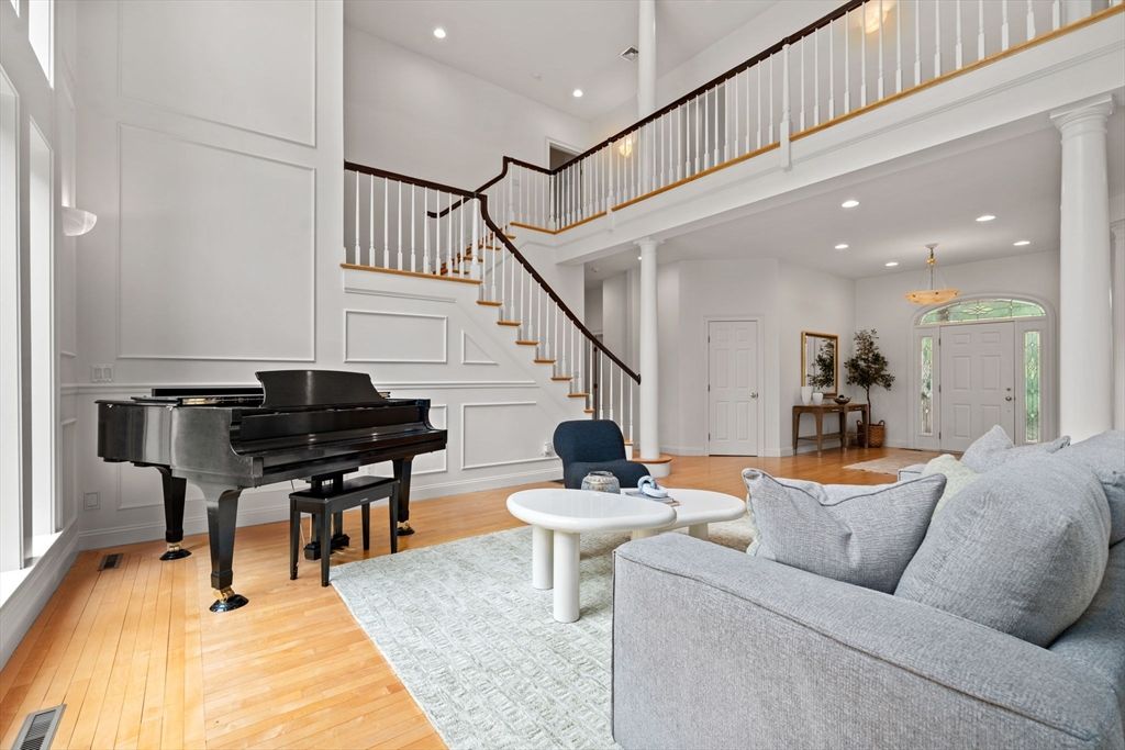 Interior, Pendant Lights, Piano, Recessed Lighting, Wood Texture Flooring