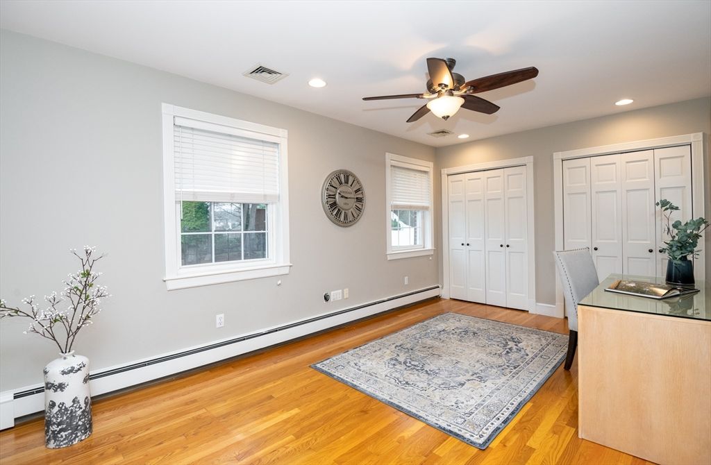 Interior, Recessed Lighting, Wood Texture Flooring