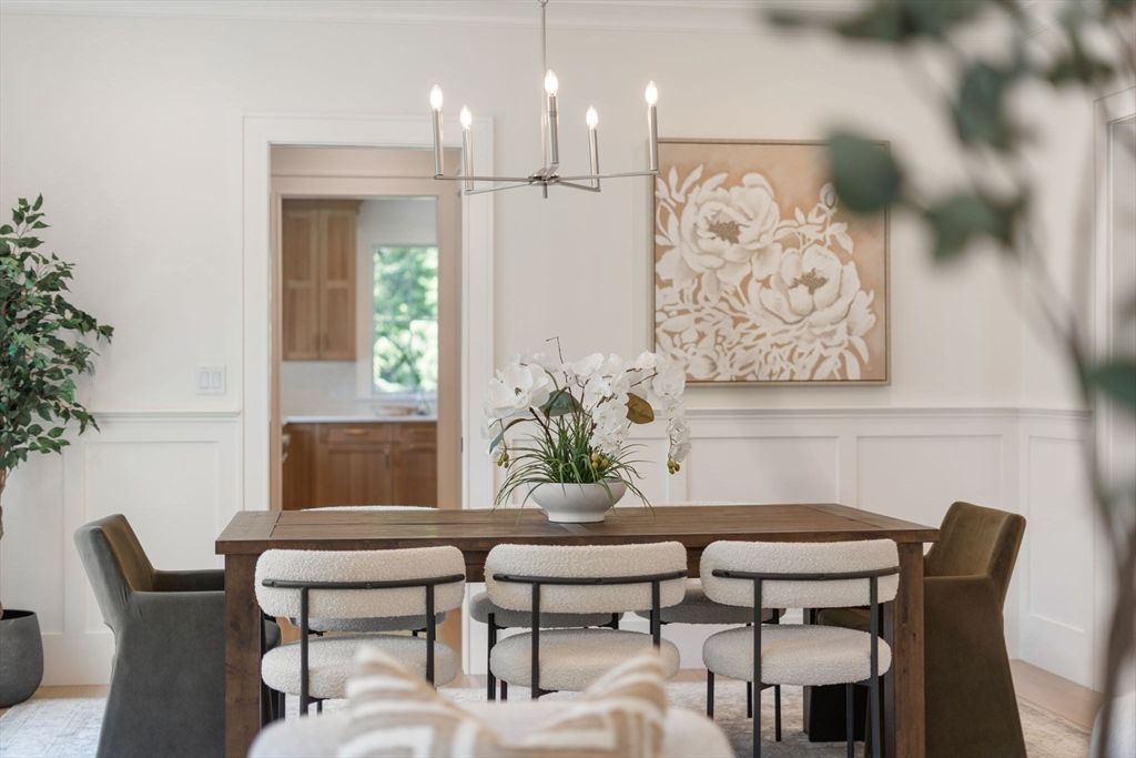 Chandelier, Dining room, Interior