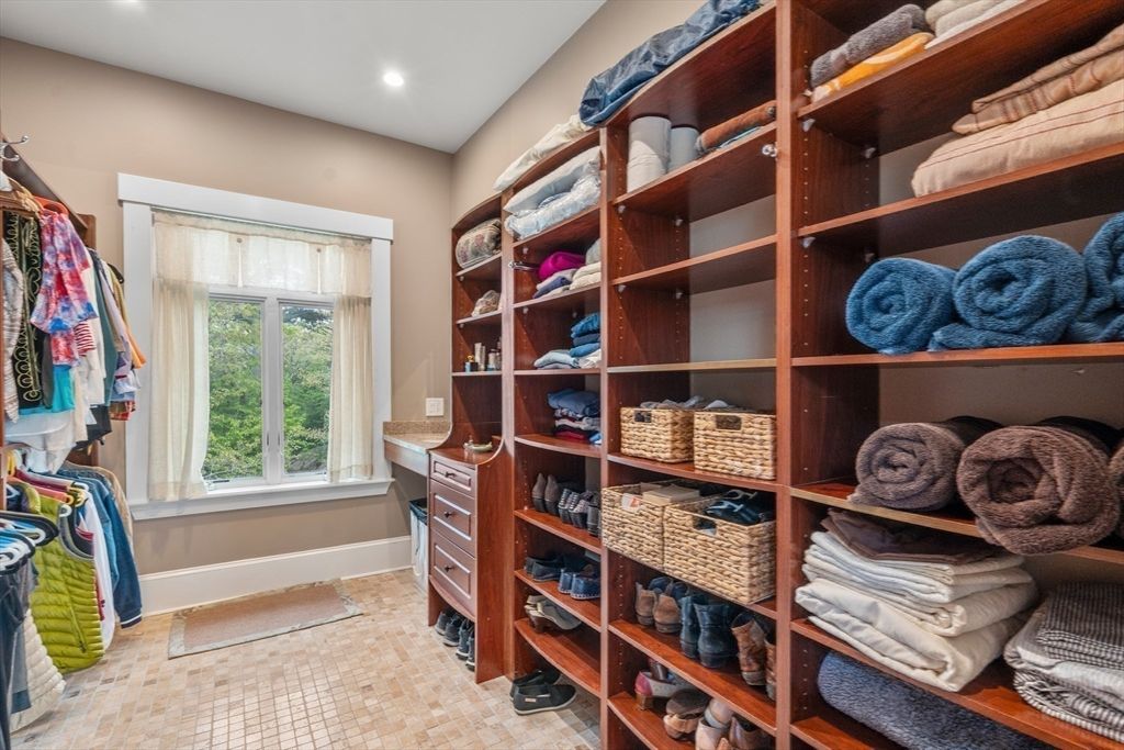 Interior, Recessed Lighting, Walk-in Closets
