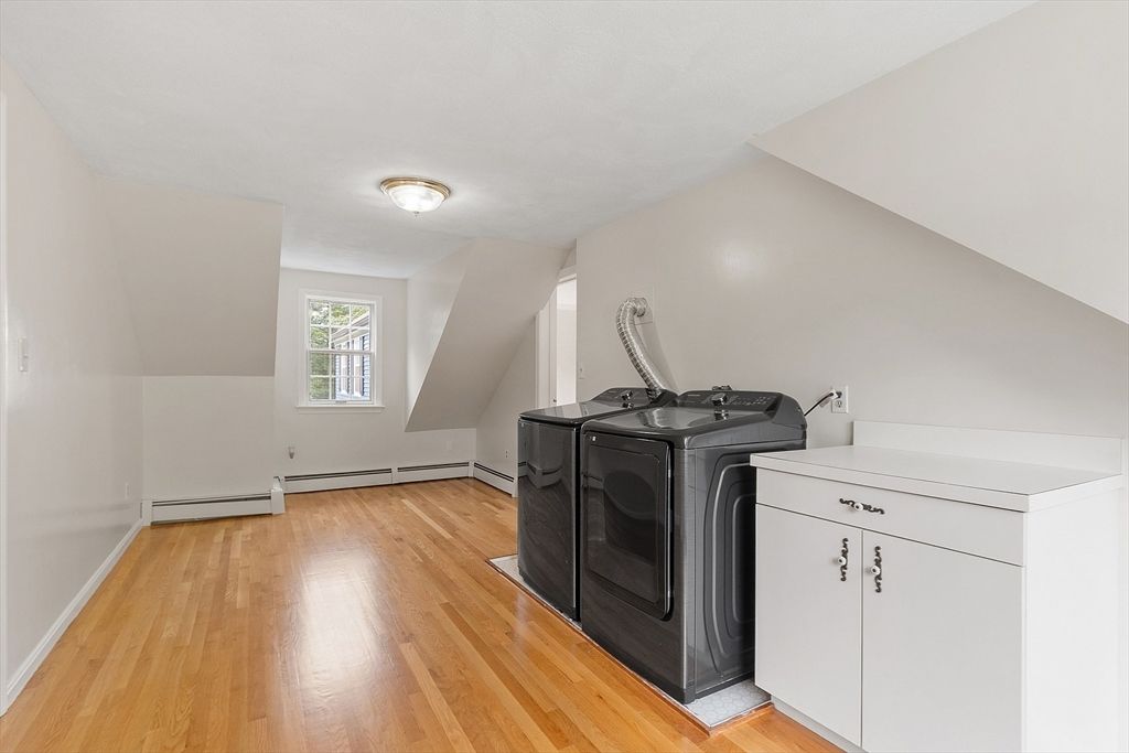 Interior, Washer, Wood Texture Flooring