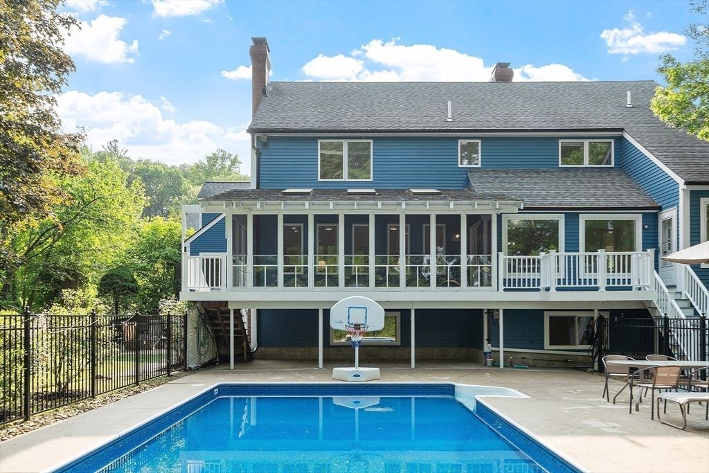 Exterior, Pool