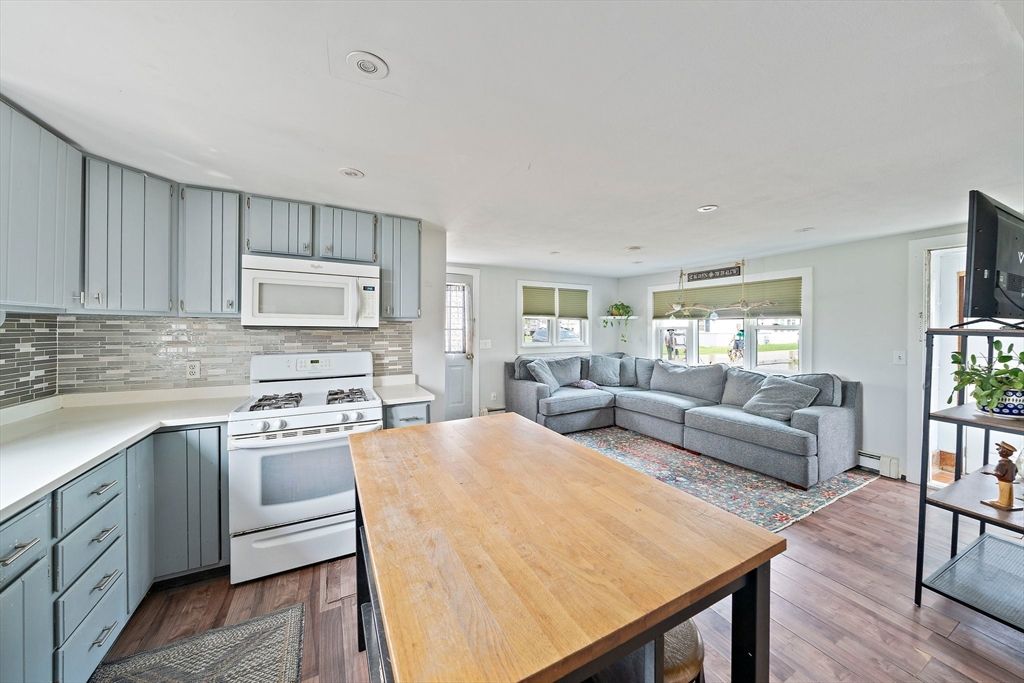 Interior, Kitchen, Living room, Recessed Lighting, Wood Texture Flooring