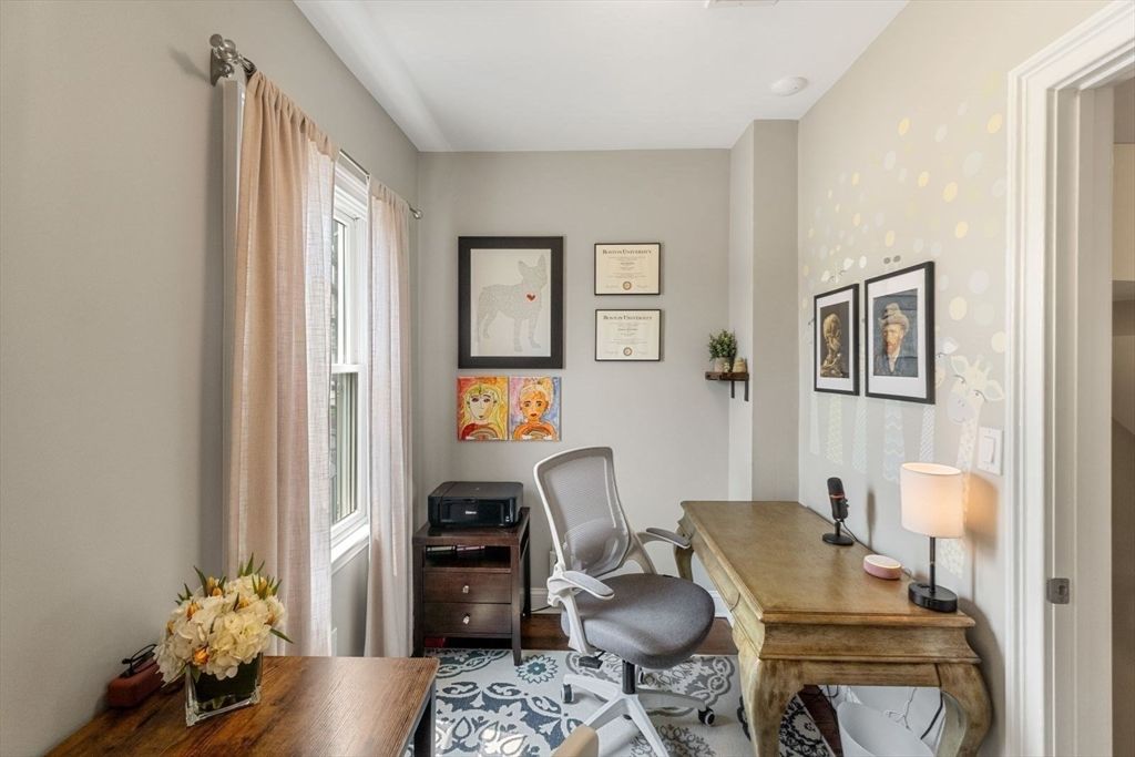 Home Office, Interior