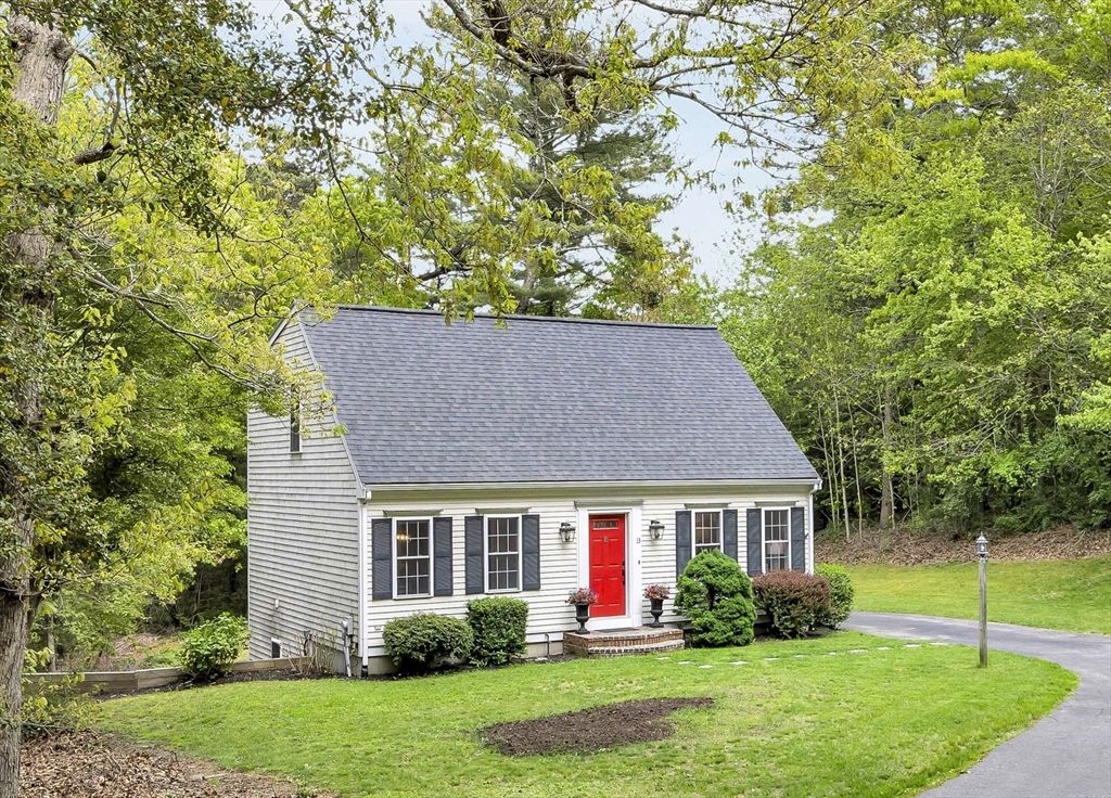 Exterior, Facade, Cape Cod