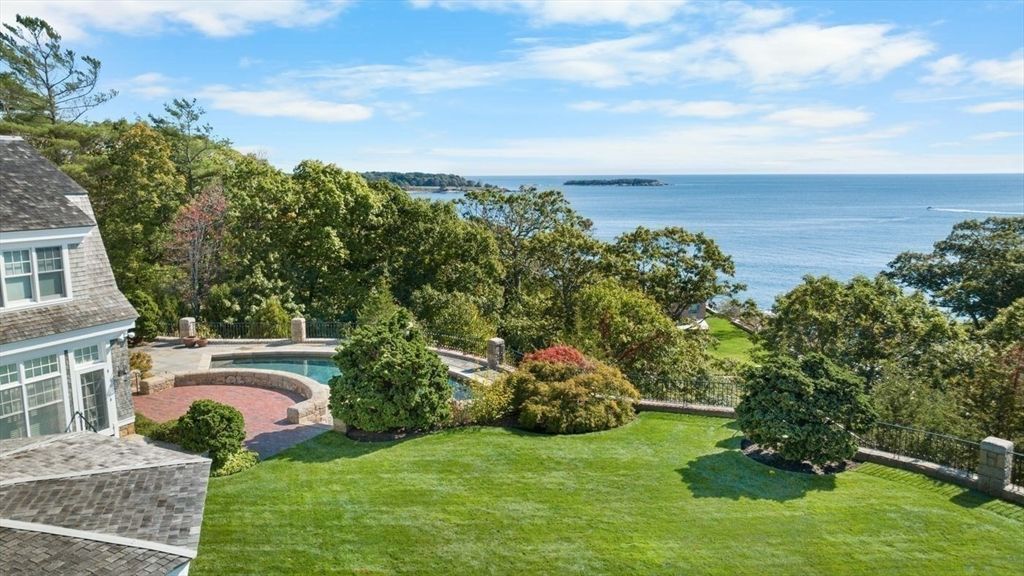Exterior, Pool, Water