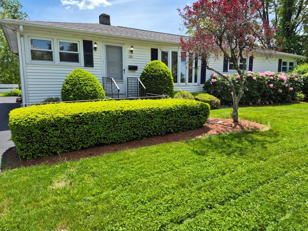 Backyard, Exterior, Facade, Cape Cod