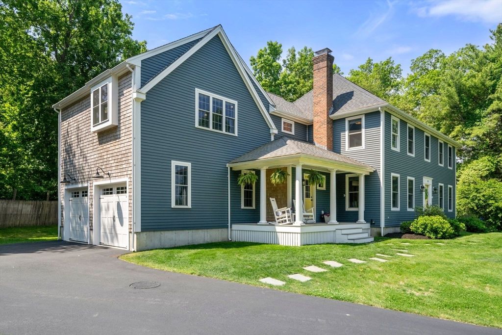 Attached, Exterior, Facade, Farmhouse