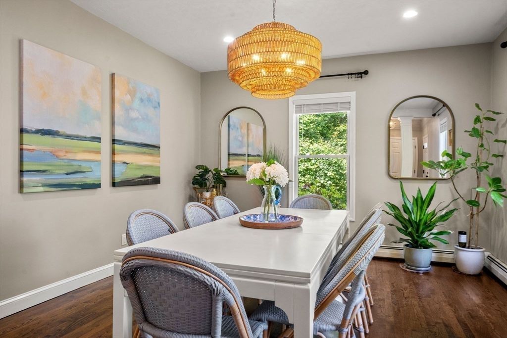 Chandelier, Dining room, Interior, Recessed Lighting, Wood Texture Flooring