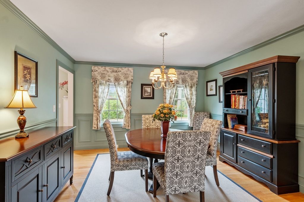 Chandelier, Dining room, Interior, Wood Texture Flooring