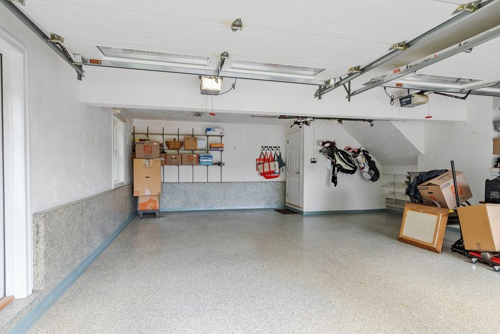 Garage, Interior
