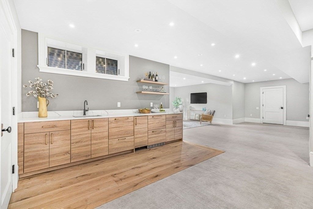 Interior, Recessed Lighting, Wood Texture Flooring