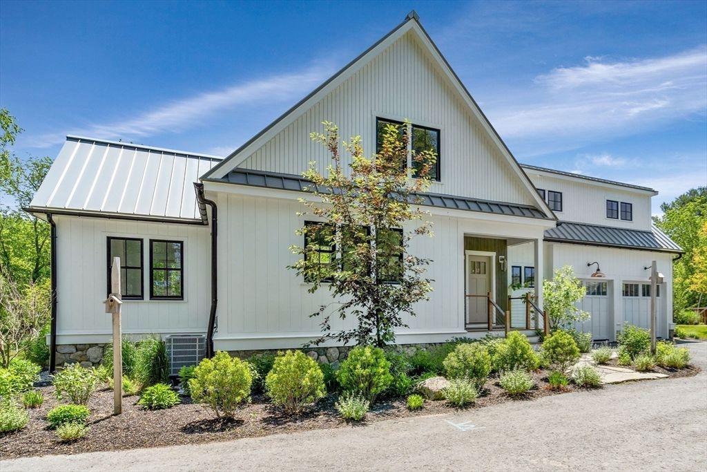 Attached, Exterior, Facade, Farmhouse