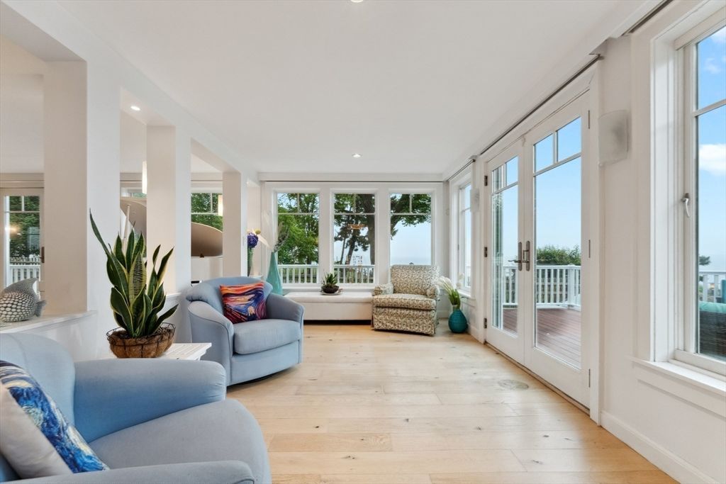 Interior, Living room, Recessed Lighting, Water, Wood Texture Flooring
