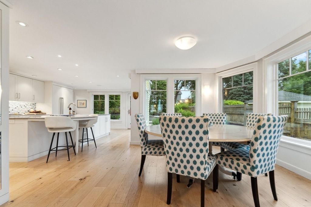 Dining room, Interior, Kitchen, Recessed Lighting, Wood Texture Flooring